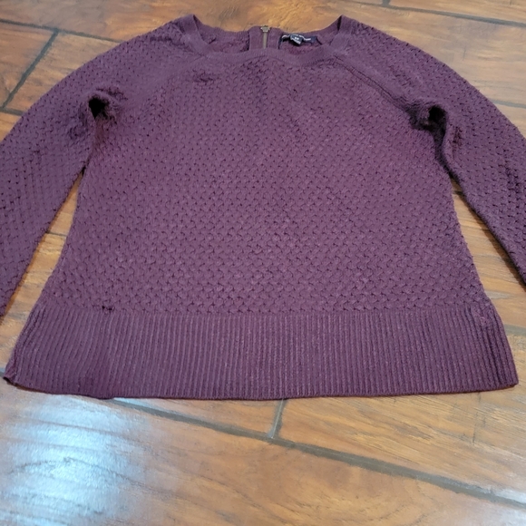 American Eagle Outfitters sweater - Picture 2 of 9